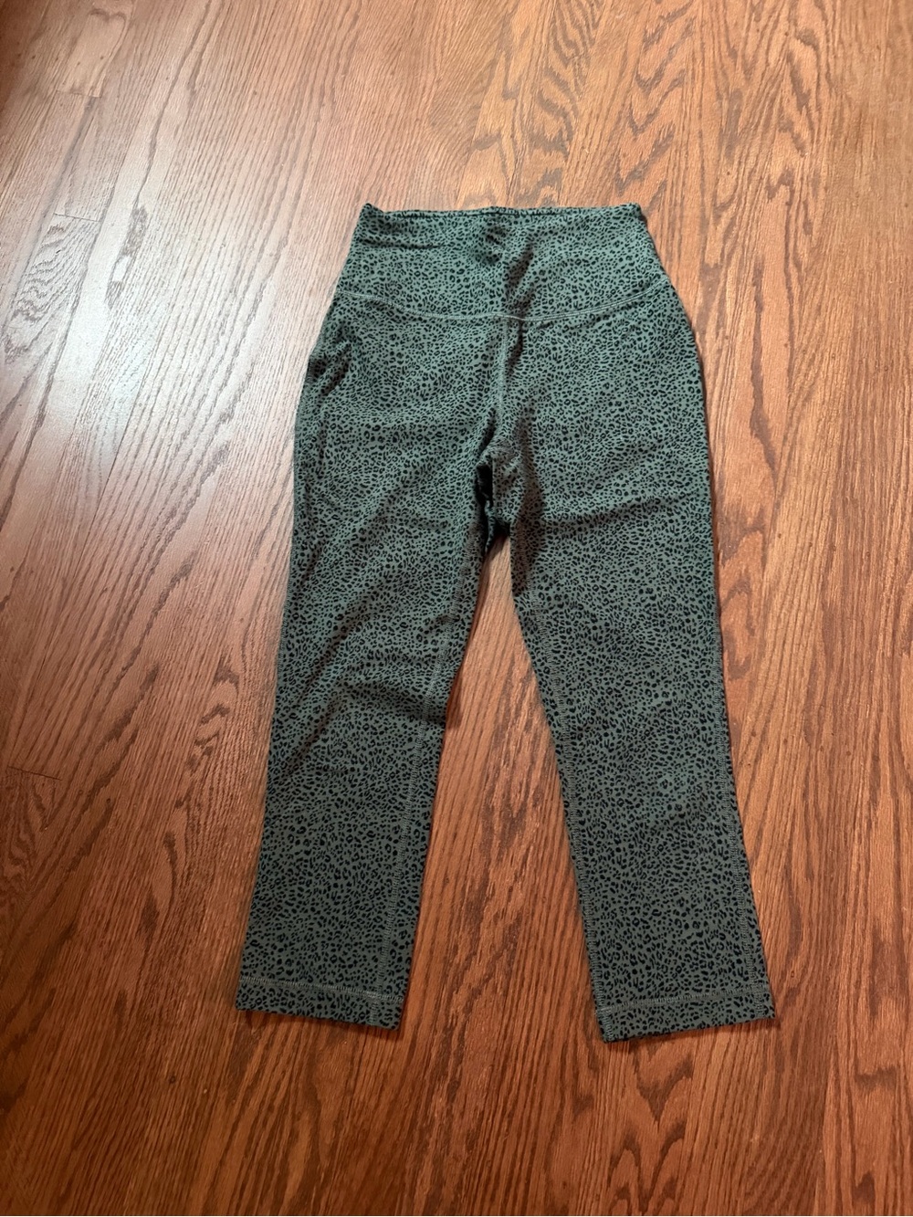 Tel Gear Olive Leopard Print women’s capri Leggings
